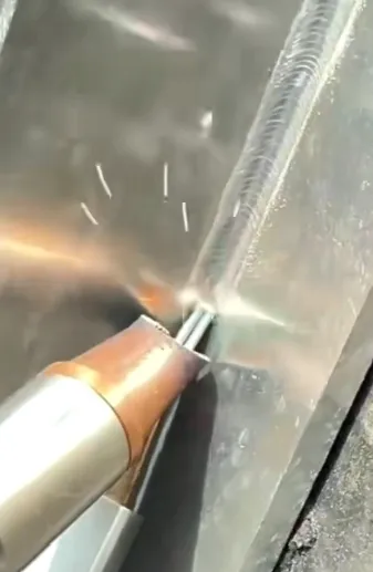fish scale welding process using the dual-wire system